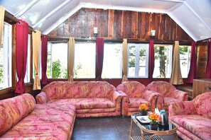 Luxury Room | Free WiFi - Kumaon Roop Resort (Kosiyakutoli)