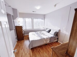 2 chambres, fer et planche à repasser, Wi-Fi, draps fournis