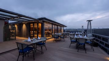 Daily buffet breakfast (INR 650 per person)