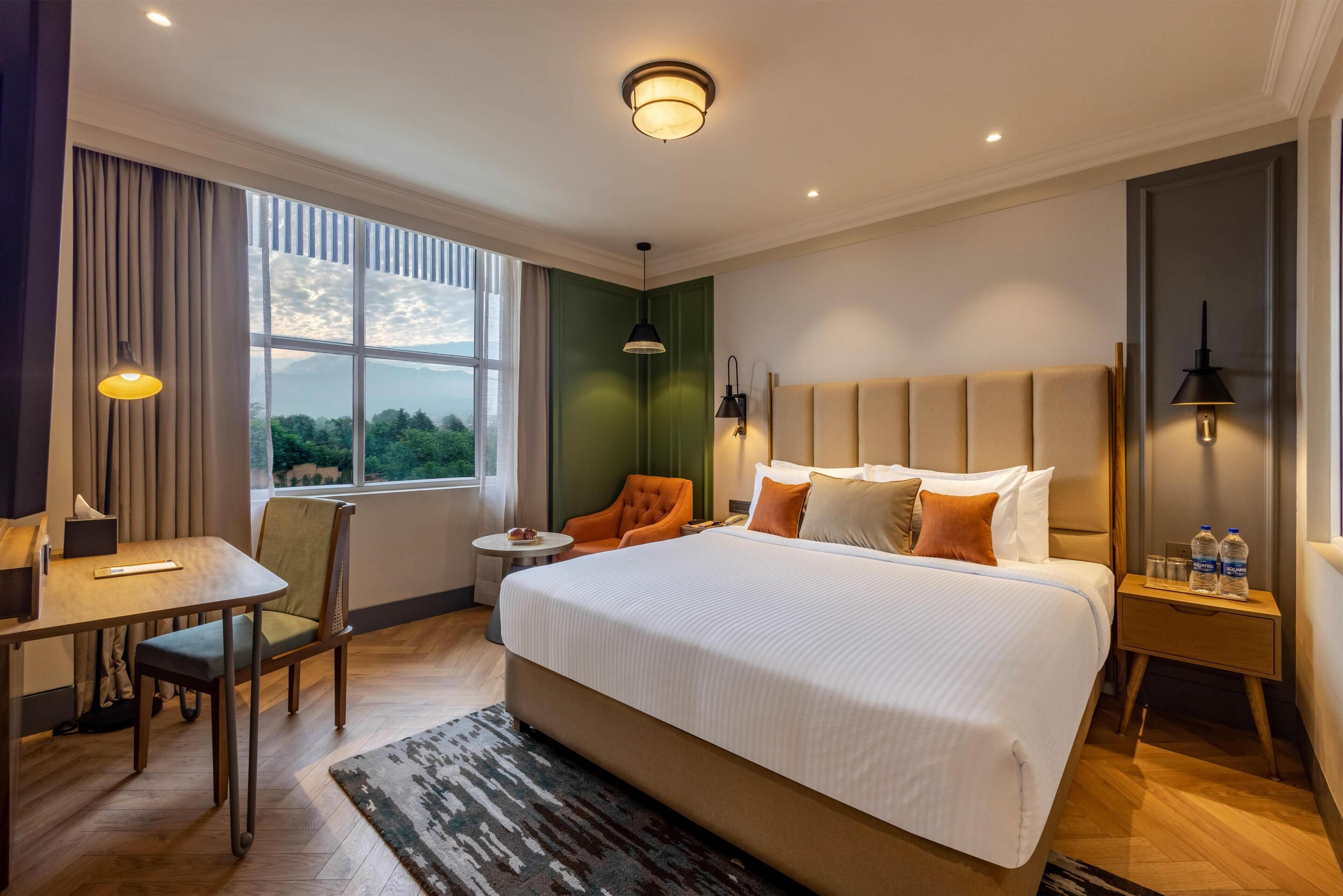 Deluxe Room, 1 King Bed | Minibar, desk, blackout drapes, iron/ironing board