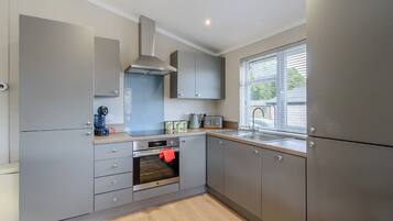 Fridge, oven, stovetop, toaster