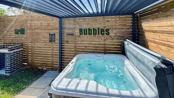 Bain à remous extérieur