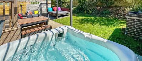 Tina de hidromasaje al aire libre