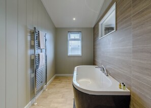Bathroom - 1 bedroom accommodation in Raywell, Beverley (Raywell, Beverley)