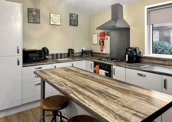 Oven - 1 bedroom accommodation in Raywell, Beverley (Raywell, Beverley)