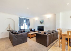 Unclassified image, 5 of 13, button - 4 bedroom accommodation in Newquay (Newquay)