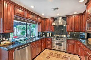 Enjoy cooking in this well-equipped kitchen with a dishwasher, double oven, and gas cooktop.