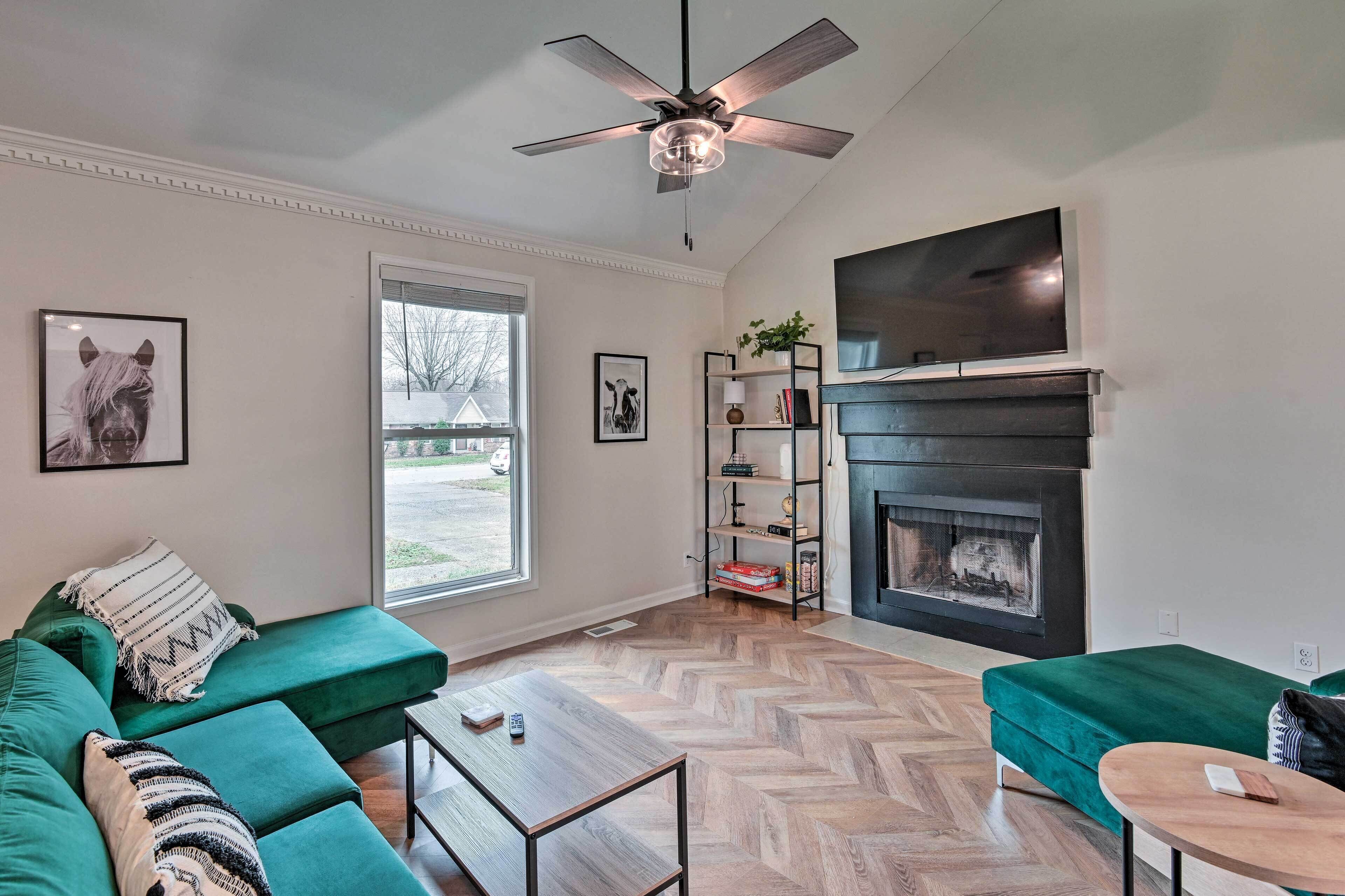 Updated Hendersonville Home ~ 3 Mi to Lake!