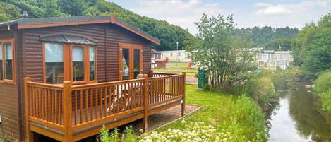 المنطقة المحيطة بالمنشأة