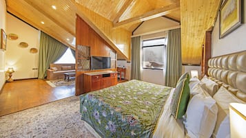 Premier Studio Suite | In-room safe, iron/ironing board, free WiFi, bed sheets