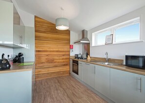 Private kitchen - Spa Radiance (EV charger) (Raywell, Beverley)