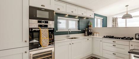 Frigorífic, forn, placa de cuina i torradora