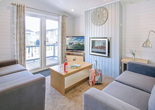 3 bedroom accommodation in Milford-on-Sea, Nr Lymington