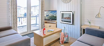 3 bedroom accommodation in Milford-on-Sea, Nr Lymington