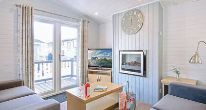 3 bedroom accommodation in Milford-on-Sea, Nr Lymington
