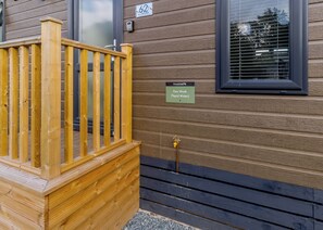 Exterior detail - Spa Jubilation (Pet Garden) (Raywell, Beverley)
