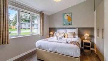 Bedroom, Bed