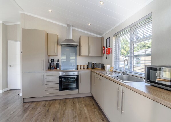 Fridge, oven, stovetop, toaster