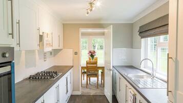 Fridge, oven, stovetop, toaster