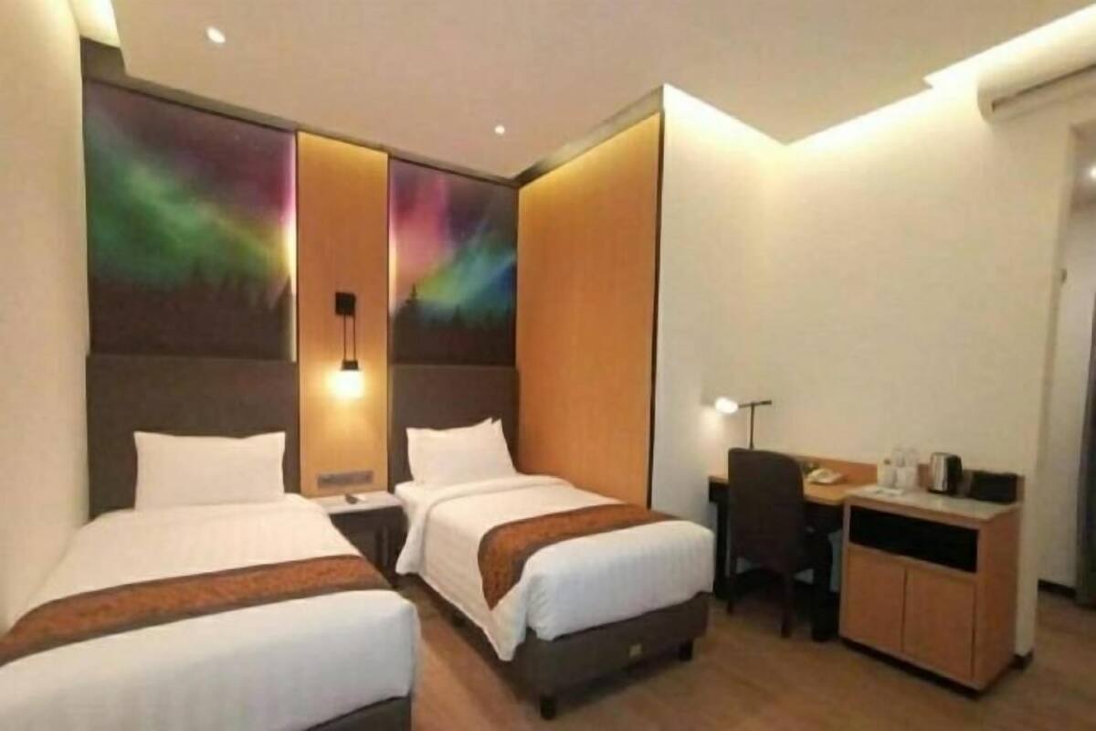 1 bedroom, premium bedding, in-room safe, laptop workspace