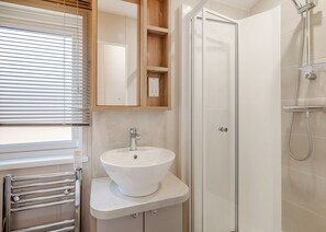 Bathroom - Whistling Kettle (Pet) (Skirlaugh, Nr Hull)