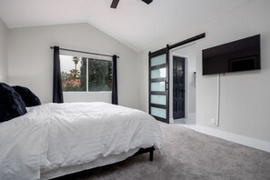 4 bedrooms, desk, iron/ironing board, free WiFi