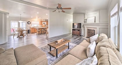 Eufaula Escape w/ Deck - Steps to Lake!