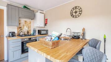 Fridge, oven, stovetop, toaster