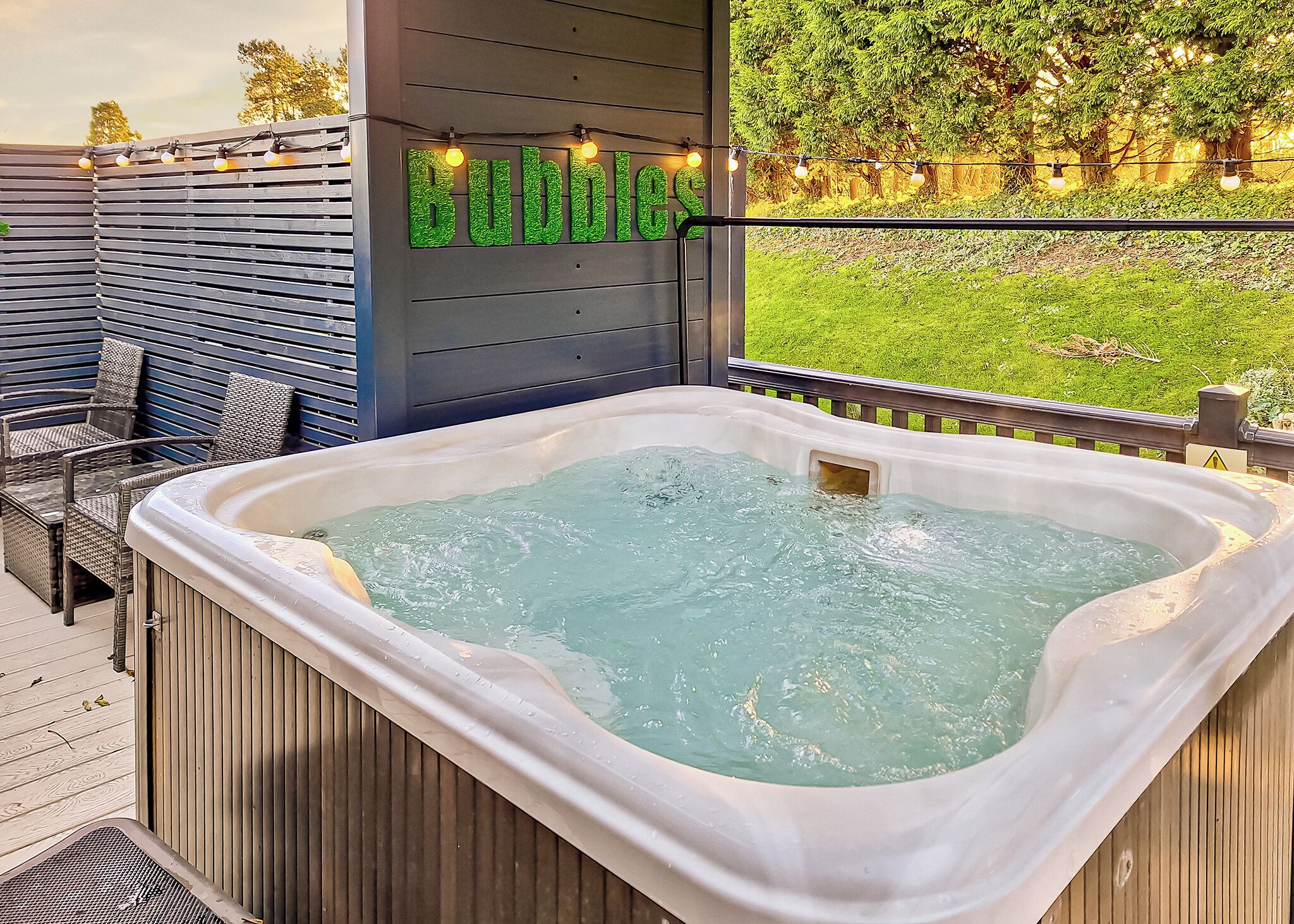 Outdoor spa tub