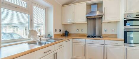 冰箱、烤箱、炉灶、烤面包机