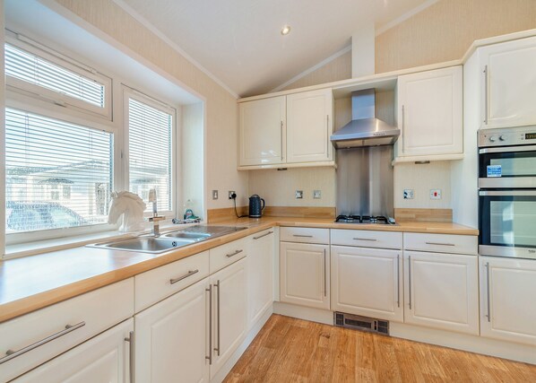 Fridge, oven, stovetop, toaster