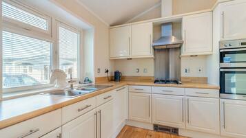 Fridge, oven, stovetop, toaster