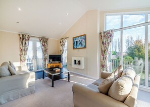 Unclassified image, 2 of 18, button - Well presented luxury lodge with two doubles, one with en suite shower. (Hutton Rudby, Yarm)