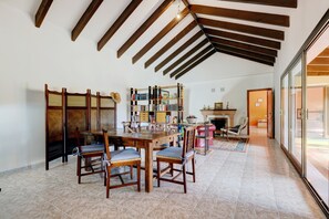 Interior - Holiday Home 'Finca Los Pájaros' with Private Terrace, Wi-Fi and Air Conditioning (San Pablo de Buceite)