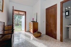 Interior - Holiday Home 'Finca Los Pájaros' with Private Terrace, Wi-Fi and Air Conditioning (San Pablo de Buceite)