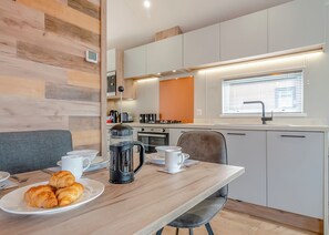 Refrigerador, horno, parrilla de estufa y lavavajillas 