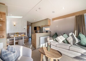 TV - 2 bedroom accommodation in Skirlaugh, Nr Hull (Skirlaugh, Nr Hull)