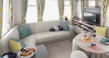 Essential Clover Caravan (Sleeps 4, Dog Friendly)