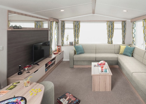 Essential Clover Caravan (Sleeps 4, Dog Friendly)