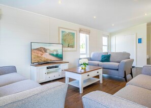 Living area - 5 bedroom accommodation in Milford-on-Sea, Nr Lymington (Milford-on-Sea, Nr Lymington)