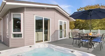 5 bedroom accommodation in Milford-on-Sea, Nr Lymington