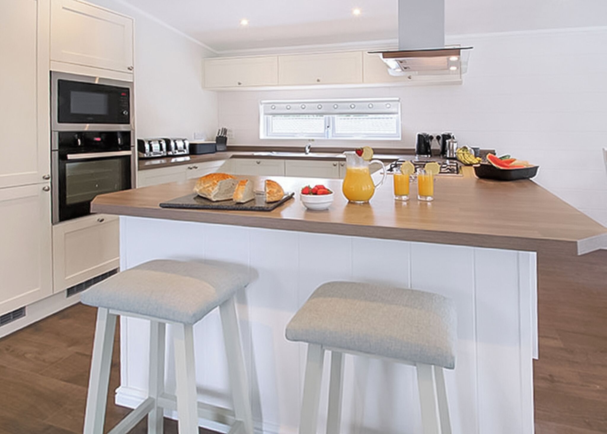 Réfrigérateur, four, plaque de cuisson, grille-pain