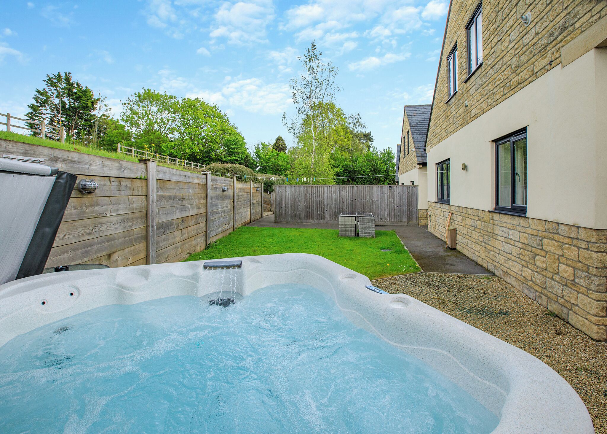 Outdoor spa tub