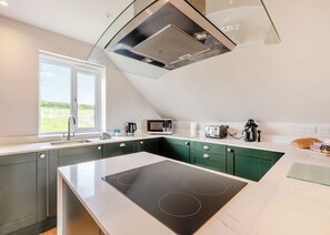 Geladeira, fogão, cooktop, lava-louças