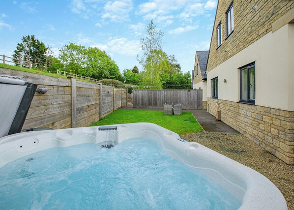 Unclassified image, 1 of 19, button