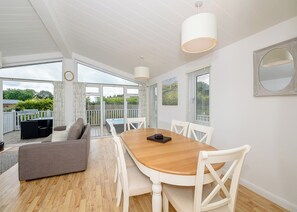 Interior - A cosy lodge with one master double and one twin. (Honiton)