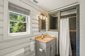 Dusche, Handtücher, Toilettenpapier