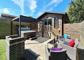 Balcony Terrace, Whirlpool, Outside - 1 bedroom accommodation in Raywell, Beverley (Raywell, Beverley)