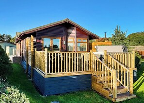 Exterior - This deluxe two bedroom lodge even has its own games den. (Raywell, Beverley)