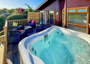 Outdoor spa tub - This deluxe two bedroom lodge even has its own games den. (Raywell, Beverley)